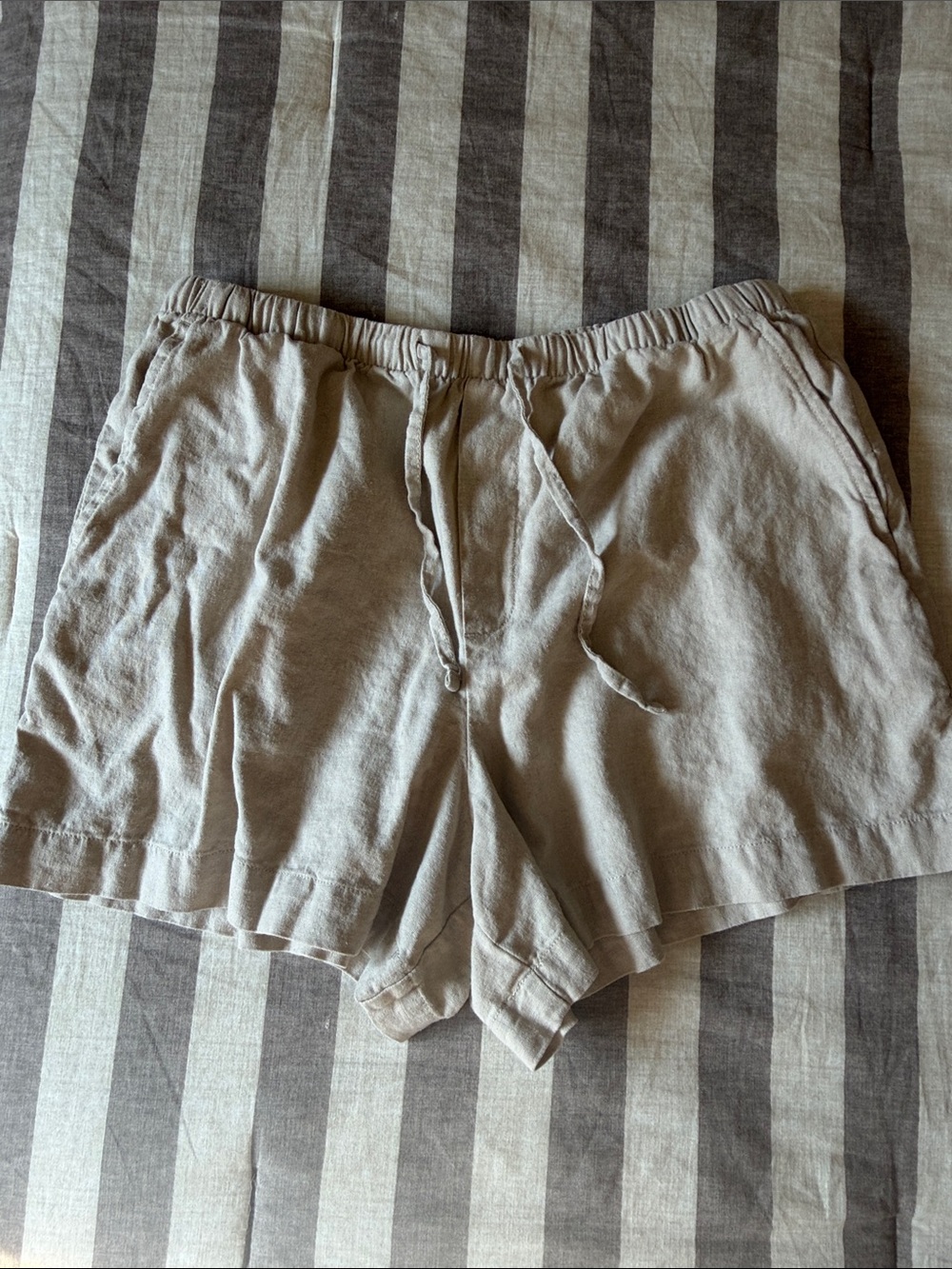 GAP Women's High-Waist Drawstring Linen-Blend Shorts - Beige